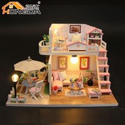 خانه عروسک زیر شیروانی مینیاتوری