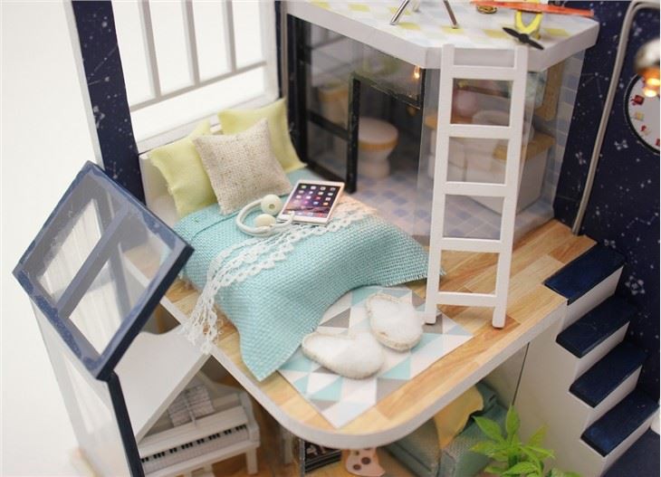 Miniature Toys Dollhouse