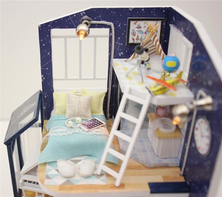 Miniature Toys Dollhouse